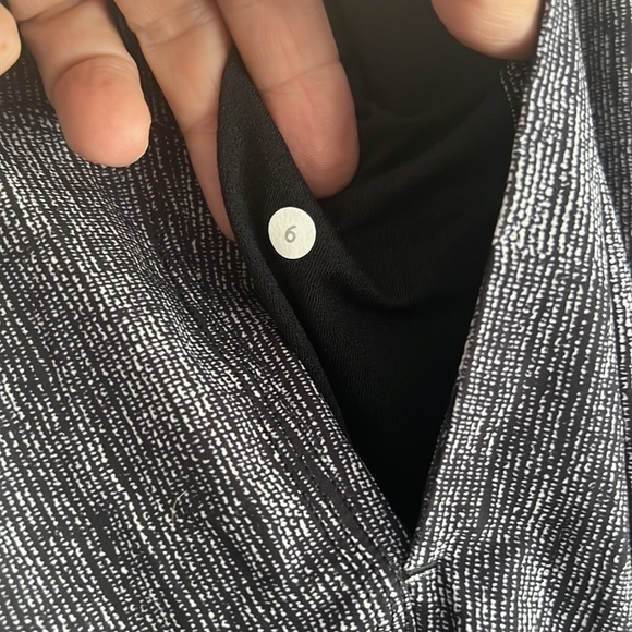 LULULEMON Pleated Crop Joggers Black and White - Picture 5 of 5